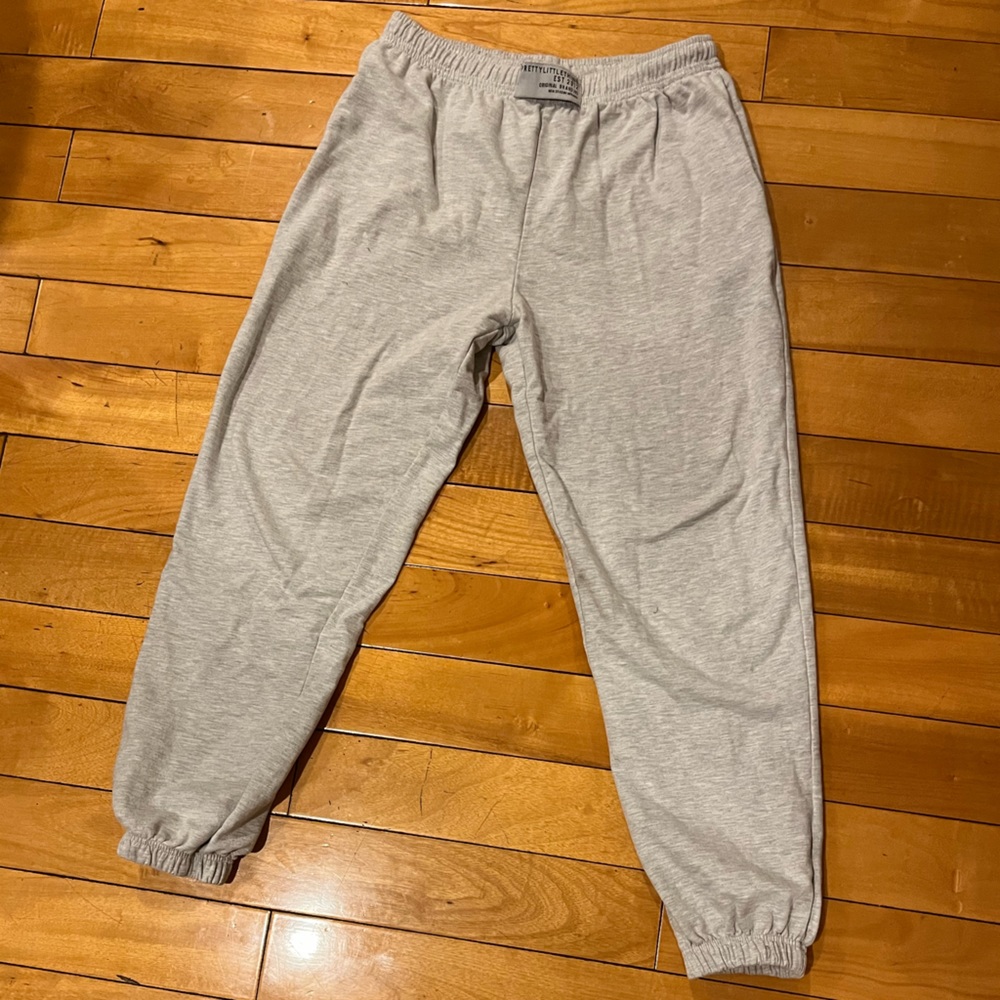 PLT grey/white M joggers .